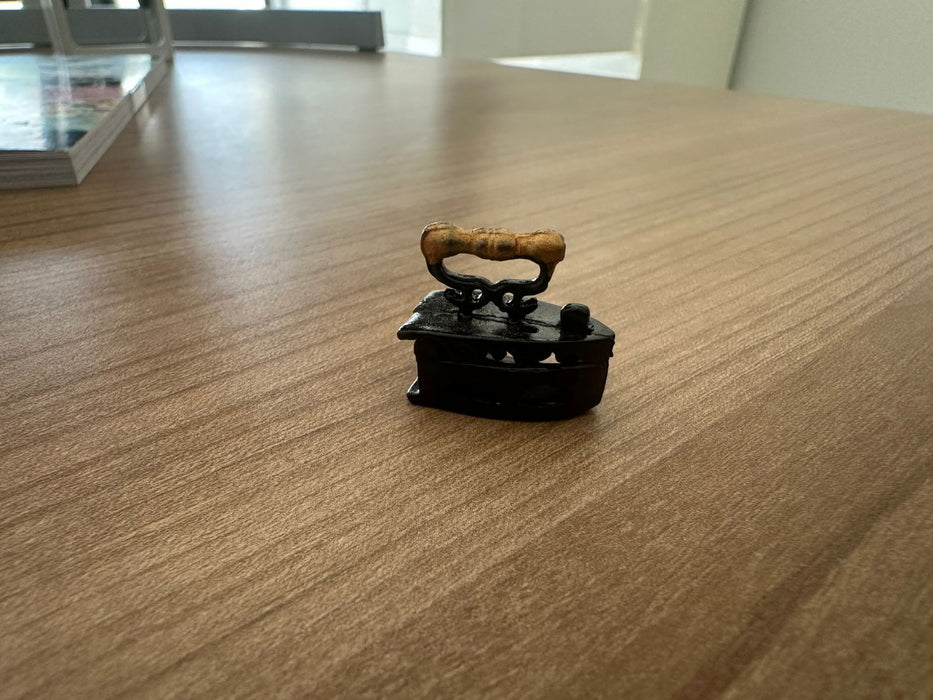 Miniature World - Miniatures - Cast Iron - 1/12 scale - Black