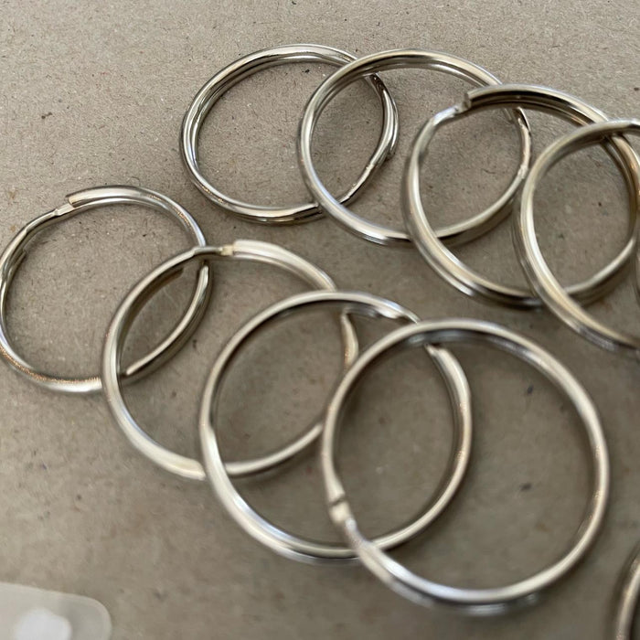 Doodles - Keyring Blanks - Splitring 2.5cm With Plastic Holder (12pcs)