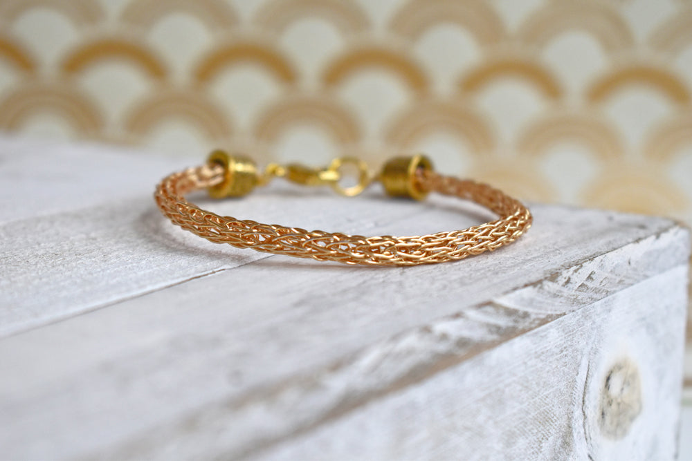 Artistic Wire Acrylic Draw Plate 22 Holes, Diameters: / 16, 14.5, 12.5, 11, 9.5, 8, 6.5, 5.5, 4.5, 4,3 mm - 5/8, 9/16, 1/2, 7/16, 3/8, 5/16, 1/4, 7 in